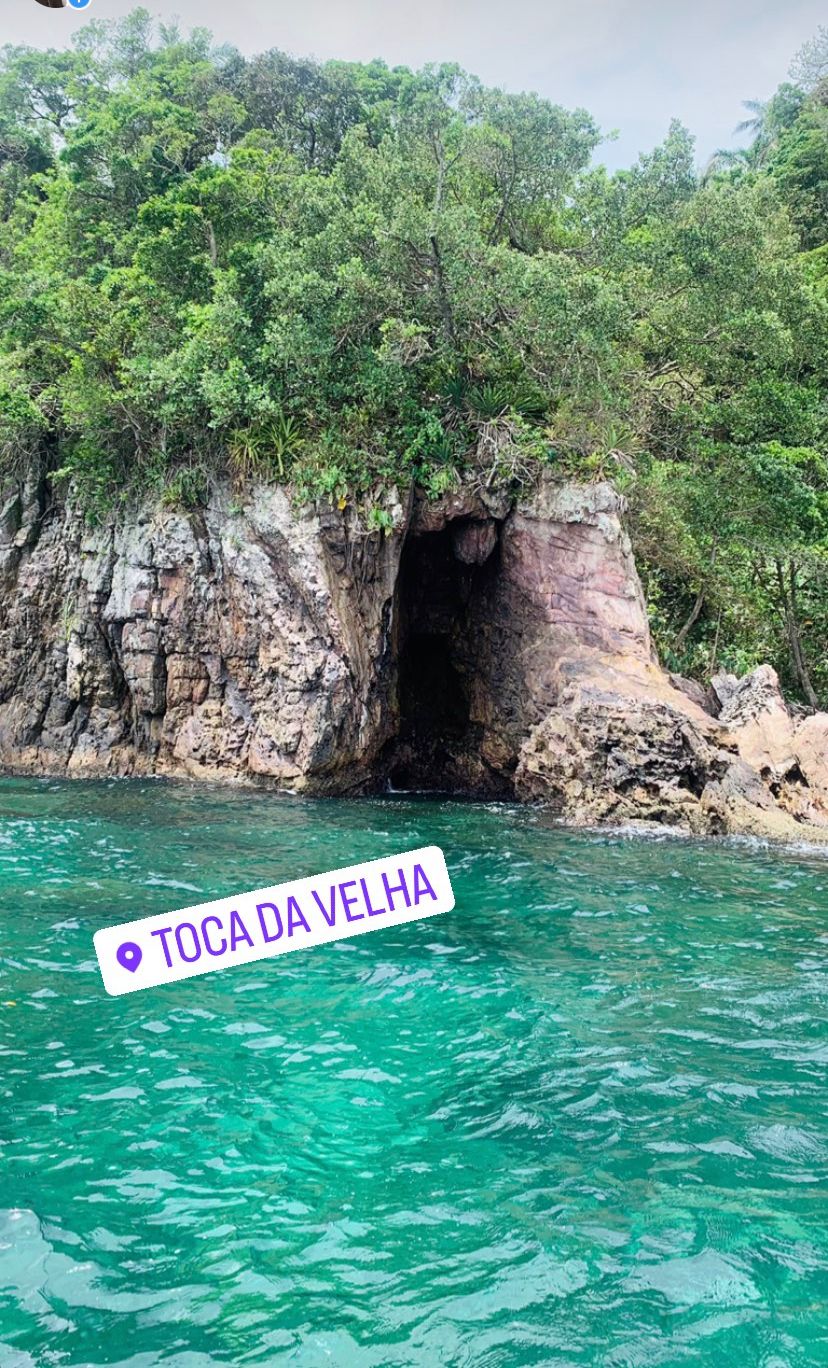 Gruta da Toca da Velha com água transparente